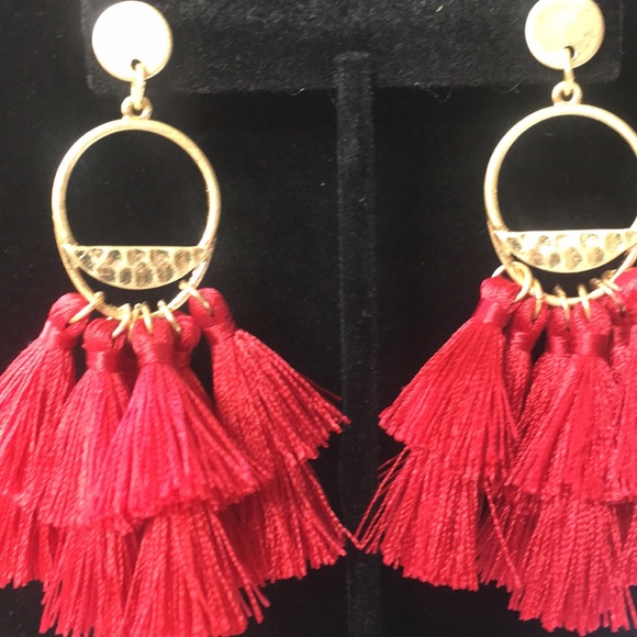 NEW!! MUST HAVE | Tassel Earrings | Red & Gold - Picture 3 of 3